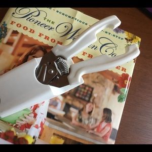 Pampered Chef kitchen scissors like new